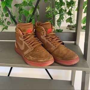 Nike Trainer Clean Sweep